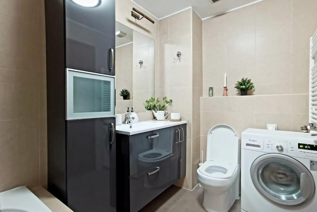 Cosy Boutique 61 Sqm Apartment - Private Parking - Ten Blocks Residence Bucareste Exterior foto