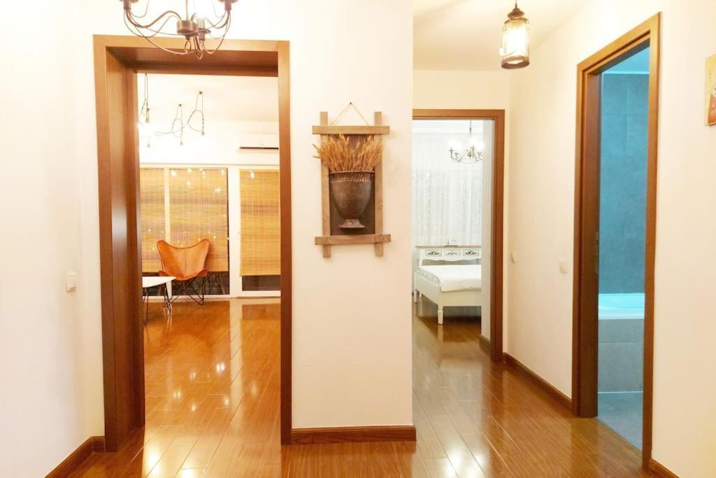 Cosy Boutique 61 Sqm Apartment - Private Parking - Ten Blocks Residence Bucareste Exterior foto